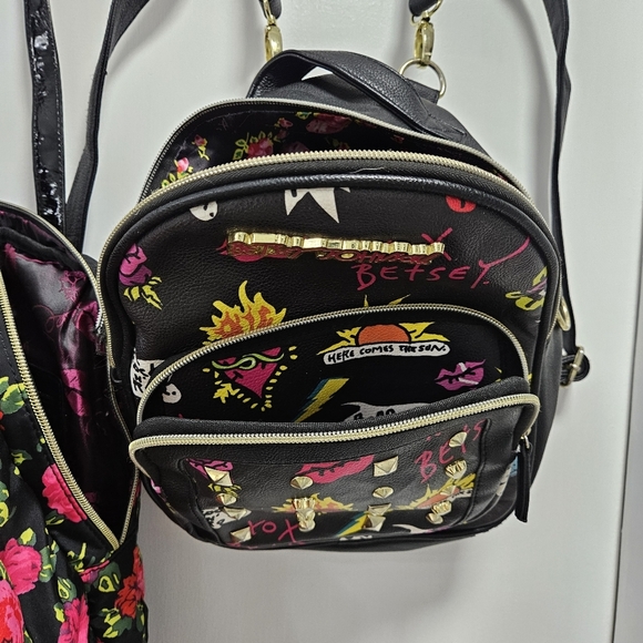 Two Betsey Johnson backpacks - Zipper is broken - Picture 8 of 9